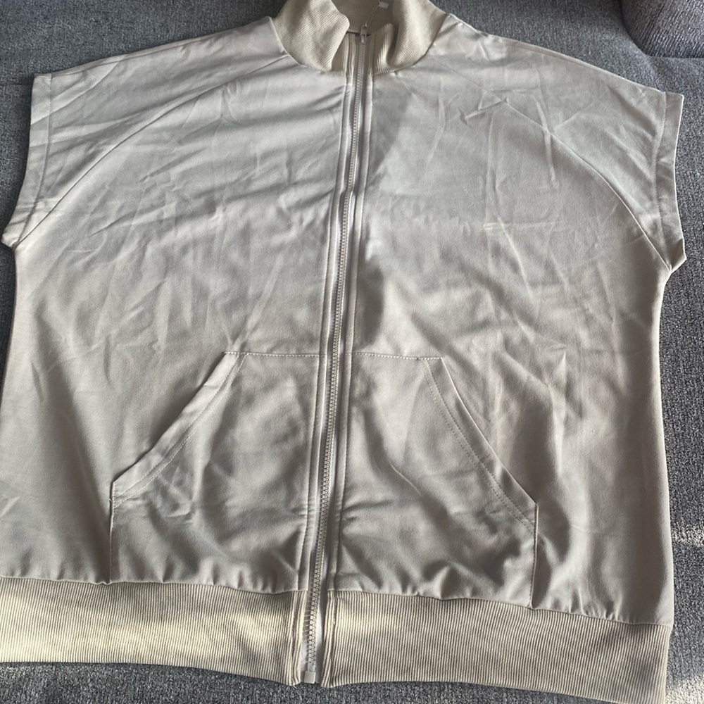 ROMRUM  hoodie , Size S  ,  Color crème